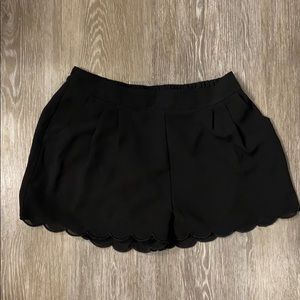 Pearl Medium Scalloped Shorts with Deep Pockets